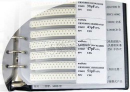 Набор SMD-конденсаторов типоразмера 0402 в форме книги